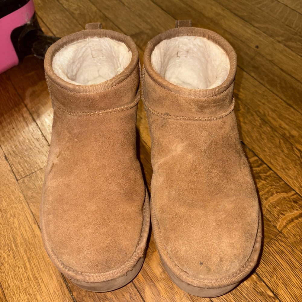 Platform mini Uggs